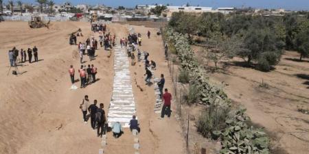 إسرائيل تسلم جثامين 30 فلسطينياً إلى غزة عبر الصليب الأحمر