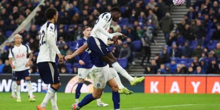 اعتماد الركنيات ورميات التماس بشكل متزايد..الركلات الثابتة سمة الدوري الإنجليزي