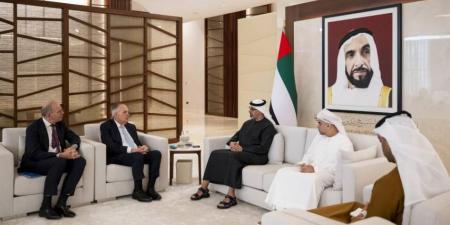 خالد بن محمد يبحث فرص التعاون وتطوير الشراكات مع رئيس «ستيت ستريت»