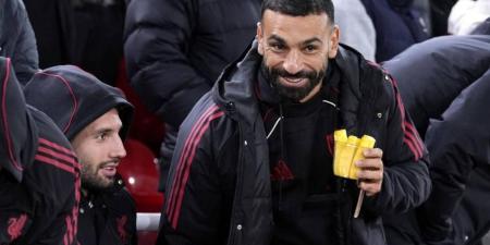 محمد صلاح في المدرجات.. ليفربول يودع كأس الرابطة بخسارة قاسية
