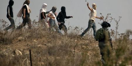 إصابة ثلاثة فلسطينيين برصاص مستوطنين في قرية المنيا