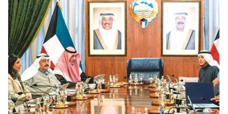 مجلس
الوزراء:
ليوفق
الله
الأمير
ويُسدد
خطاه
لكل
ما
من
شأنه
رفعة
وتقدم
الكويت