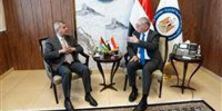 البترول:
      الشركات
      المصرية
      تعمل
      بفاعلية
      في
      تنفيذ
      مشروعات
      الغاز
      الطبيعي
      في
      الأردن