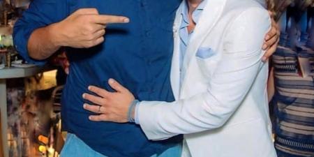 محمد
إمام
بعد
عزاء
عمته:
ربنا
يصبرك
يا
ابن
عمتي
وكلنا
رجالة
في
ضهر
بعض