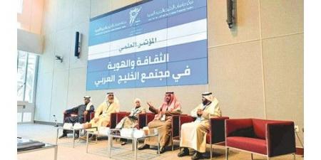 مركز
«دراسات
الخليج»
أقام
مؤتمراً
تحت
عنوان
«الثقافة
والهوية
في
مجتمع
الخليج
العربي»