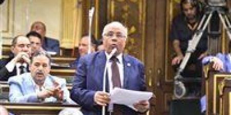 النائب
      عطية
      الفيومي:
      ارتفاع
      الرسوم
      نتج
      عنه
      5.5
      مليون
      نشاط
      غير
      مرخص