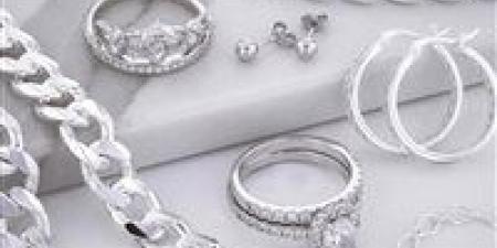 الفضة
      تواصل
      الصعود
      ومكاسب
      الأوقية
      تقترب
      من
      150%
      في
      2025