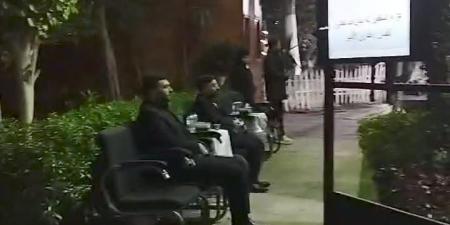 انهيار
      شقيقته..
      بدء
      عزاء
      الفنان
      طارق
      الأمير