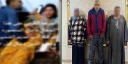 القبض
      على
      سائق
      بعد
      تداول
      فيديو
      قديم
      لممارسة
      الدجل
      والشعوذة
      لفتاة