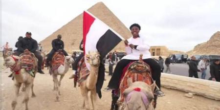 بين الأهرامات والمتحف والكشري.. البلوجر سبيد يبهر العالم بزيارته لـ مصر