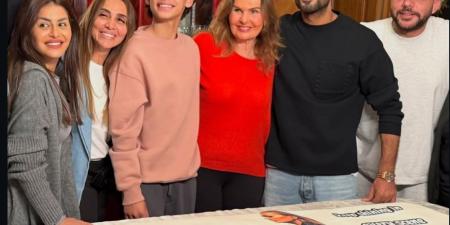 بحضور محمد سامي ومنة فضالي.. صناع مسلسل قلب شمس يحتفلون بعيد ميلاد يسرا