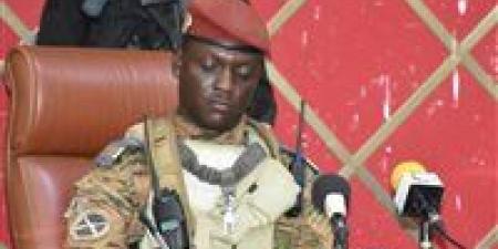 بعد حظر الأحزاب.. زعيم بوركينا فاسو العسكري يطالب المواطنين بـ "نسيان الديمقراطية"