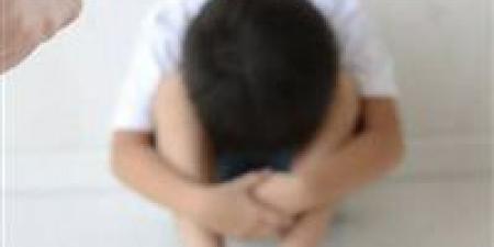 الأب الوحشي: طفل 7 سنوات يتعرض للضرب من والده في الإسماعيلية