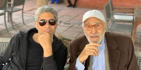 المستشفى منع وجودنا.. نجل عبد الرحمن أبو زهرة يستغيث بعد وضع والده على أجهزة التنفس