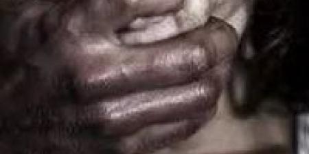 عاطل يوقع بفتاة الجيزة.. علاقة وهمية تنتهي بفض غشاء بكارتها وبلاغ رسمي