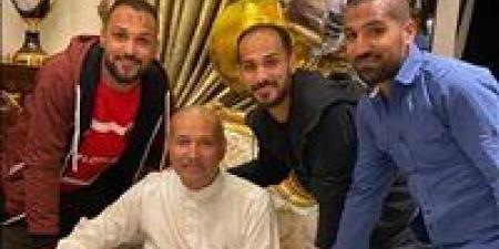 بكلمات إيمانية وروح حزينة وليد سليمان يحيي الذكري الثانية لرحيل والده