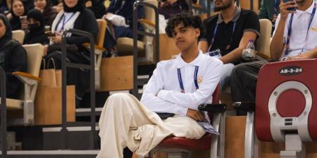 متطوع من ذوي الإعاقة يجسّد روح العطاء في تنظيم دوري أبطال آسيا للنخبة بجدة