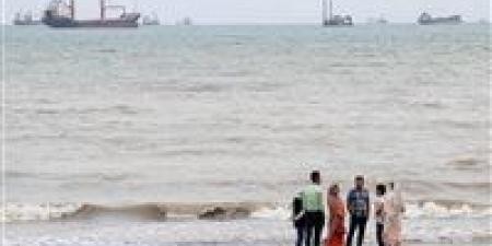 في رحلة غامضة ومثيرة.. يخت ملياردير روسي يكسر حصار مضيق هرمز