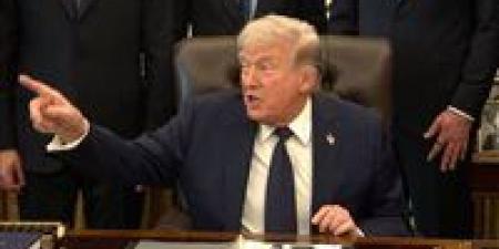 ترامب يسخر من المستشار الألماني بعد حديثه عن "إذلال" القيادة الإيرانية للأمريكيين