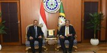 محافظ الدقهلية يستقبل محافظ الشرقية على هامش مؤتمر وحدات الكلى بالمنصورة