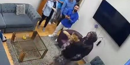 خلال حلقة تلفزيونية.. تعرض مروة عبد المنعم لهجوم من أسد ونقلها للمستشفى| تفاصيل