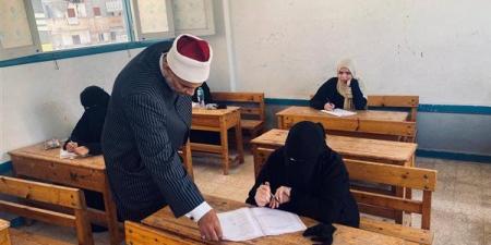 اليوم، امتحان مادة "التاريخ" لطلاب القسم الأدبي في الثانوية الأزهرية