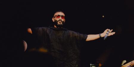 لوك جديد والمايك الالماظ.. أبرز لقطات حفل أحمد سعد في لوس أنجلوس
