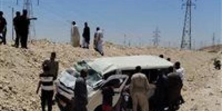إصابة 8 أشخاص إثر فقدان السيطرة على ميكروباص بطريق أسيوط الصحراوي الغربي بالفيوم