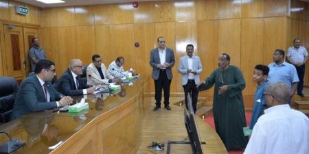 محافظ الأقصر يترأس لقاء اليوم المفتوح لبحث شكاوى وطلبات المواطنين