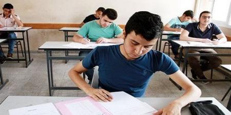 طلاب الثانوية العامة بالإسماعيلية يؤدون اليوم امتحانات اللغة الأجنبية الثانية والاقتصاد والإحصاء