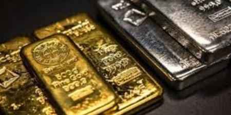 الذهب يتراجع نحو 4000 دولار مع ارتفاع الدولار
