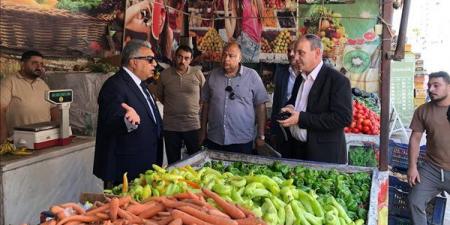 محافظ الدقهلية يتفقد منافذ بيع الخضروات بالمنصورة: لا تهاون مع التلاعب بالأسعار (صور)