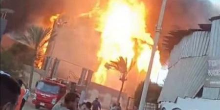 السيطرة على حريق محدود بمخلفات داخل مبنى بالخصوص