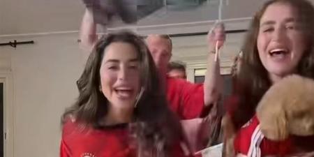 على أنغام عصام صاصا والعسيلي، يارا السكري تحتفل بفوز منتخب مصر على أستراليا