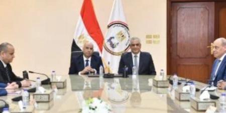 وزيرا الإنتاج الحربى والعمل يتفقان على خطة تدريب مهنى وتأهيل الشباب لسوق العمل