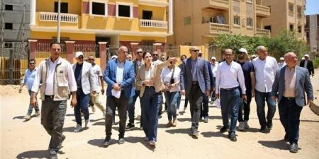 استجابة لشكاوى المواطنين، وزيرة الإسكان تتوجه إلى الحي المتميز بمدينة بدر لمتابعة الأعمال الجارية