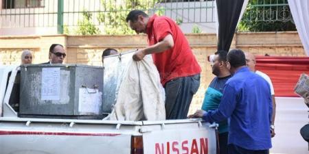 لحظة وصول صناديق أسئلة امتحان "الإنجليزي" إلى لجنة جمال عبد الناصر الثانوية بالدقي (فيديو وصور)