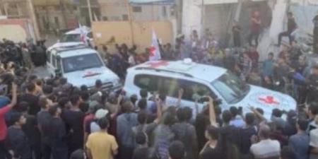 الصليب الأحمر يسهل نقل 17 فلسطينيا مفرجا عنهم لمستشفى ناصر في خان يونس