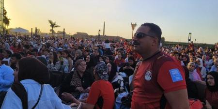 جماهير المنصورة تحتشد أمام شاشات نادي الحوار لمؤازرة منتخب مصر أمام الأرجنتين (صور)