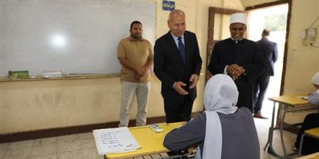محافظ القاهرة ورئيس المعاهد الأزهرية يتفقدان لجان امتحانات الثانوية بالمعادي