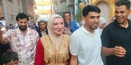 بالرقص على أنغام المزمار والـ"دي جي"، محمد شكري لاعب الأهلي يحتفل بـ"الحنة" في الشرقية (صور)