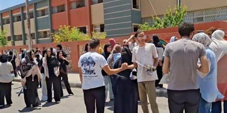 12827 طالبا بالثانوية العامة في الإسماعيلية يؤدون اليوم امتحان "الفيزياء والتاريخ"