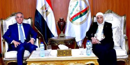 مهنئا رئيسة النيابة الإدارية، وزير العدل: دور الهيئة محوري لحماية المال العام وضبط الأداء