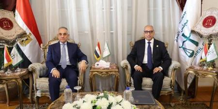 وزير العدل يهنئ رئيس مجلس الدولة بمناسبة توليه منصبه الجديد