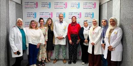 وفد من جامعة غرب أتيكا اليونانية يزور مستشفى الثدي بالقومي للأورام لبحث التعاون