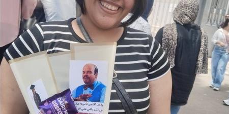 بالزهور والزغاريد، فرحة عارمة لطلاب الثانوية العامة بالإسكندرية بانتهاء ماراثون الامتحانات (فيديو)