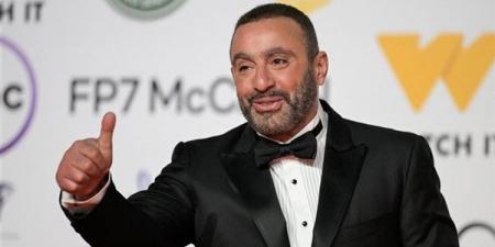 تصرف مفاجئ من أحمد السقا في العرض الخاص لفيلم خلي بالك من نفسك (فيديو)