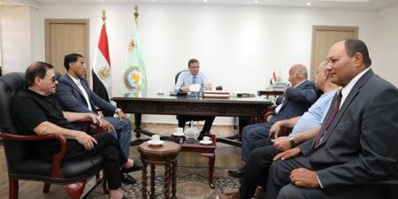 وزير الزراعة يبحث مع منتجي الدواجن تطوير الصناعة وفتح أسواق تصديرية جديدة