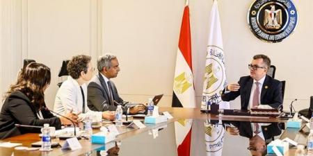 وزير التخطيط: قطاع الكهرباء يمثل نموذجًا ناجحًا للتعاون المؤسسي والشراكات التمويلية المبتكرة