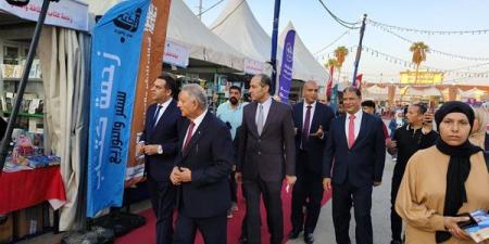 مدير صندوق مكتبات مصر العامة ونائب محافظ بورسعيد يفتتحان معرض الكتاب (صور)